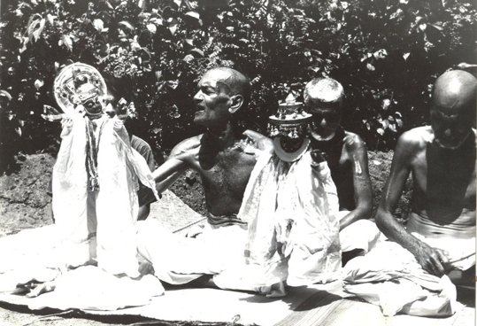 Chamu Pandaram and troupe