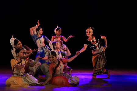 Meera Das's Gunjan dance ensemble