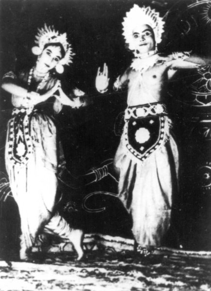 Kelucharan Mohapatra and Lakshmipriya in Dashavatar