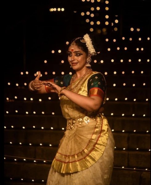 Dr Methil Devika