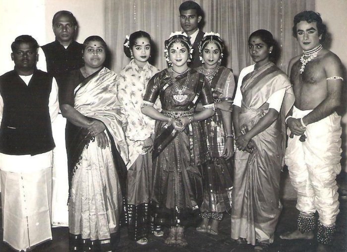 Kamala's mother Rajam, Vasanthi, Kamala, Rhadha, Jayalakshmi Narayan, Sudarshan Dheer