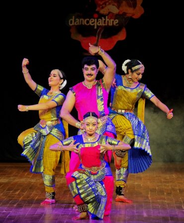 Sanjay Shantaram and Shivapriya Dance Ensemble
