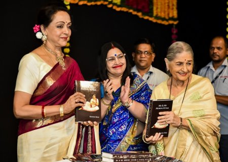 Hema Malini, Dr.Uma Rele and Dr. Kanak Rele