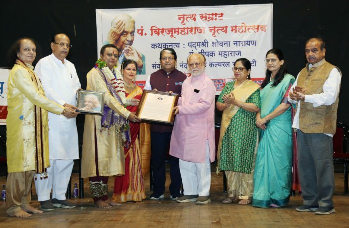 Dr. Shovana Narayan and Pt. Deepak Maharaj felicitated with Nritya Samrat Pt. Birju Maharaj Award