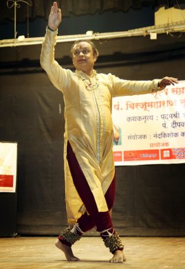 Pt. Deepak Maharaj in the Sudhang posture