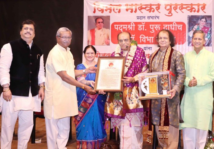 Dr. Puru Dadheech and Dr. Vibha Dadheech felicitated