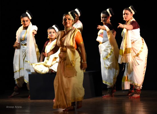 Nrtya Veerangana - Mohiniattam ensemble