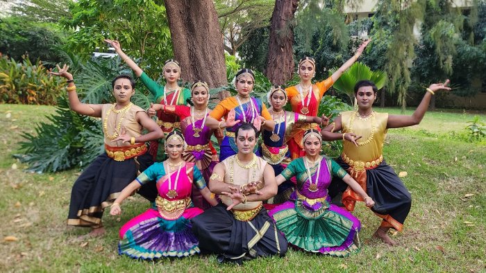 Nalanda troupe