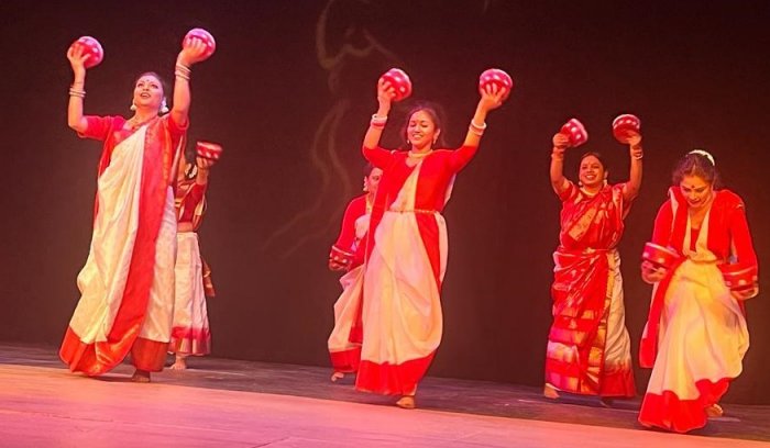 Rabindra Utsav - Bengal Dhunuchi nach by Dancing Silhouette
