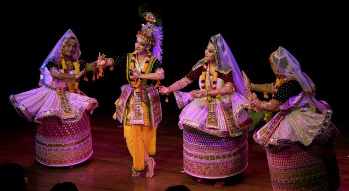 Purbita and disciples in Vasant Raas