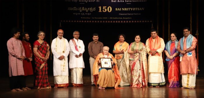 Prof M.R Krishnamurthy being honored
