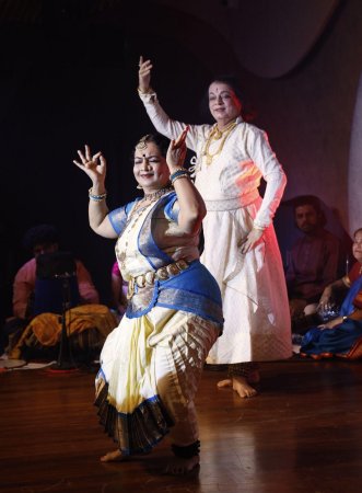 Dr. Kapote and Dr. Daithankar perform the Ganesh Vandana