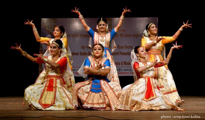 Sattriya dancers