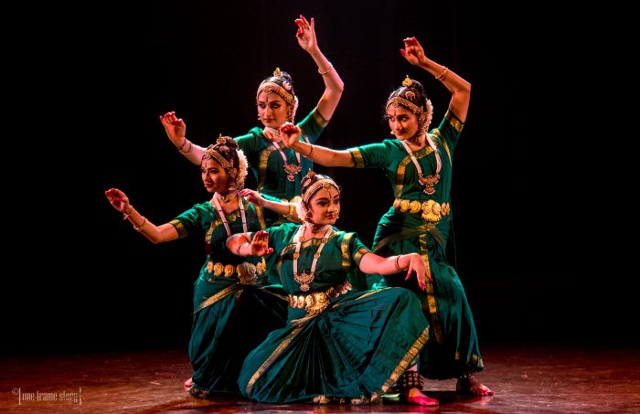 Bharatanatyam by Sandhya Purecha's disciples