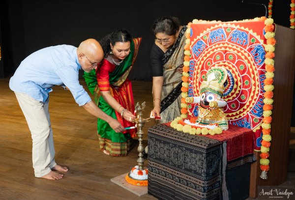 Inauguration by Guru Anuradha Gandhi & Shyamhari Chakra