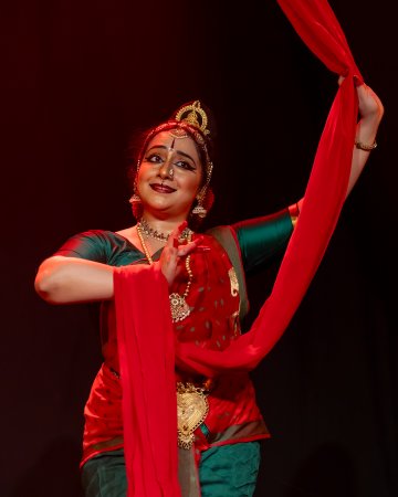 Prateeksha Kashi in Chitra Lohita