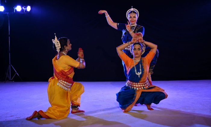 Nataliia Mogolivets, Swati Chattopadhya, Roshni Unnikrishnan