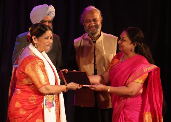 Vanashree Rao receives from Anuradha Shridhar