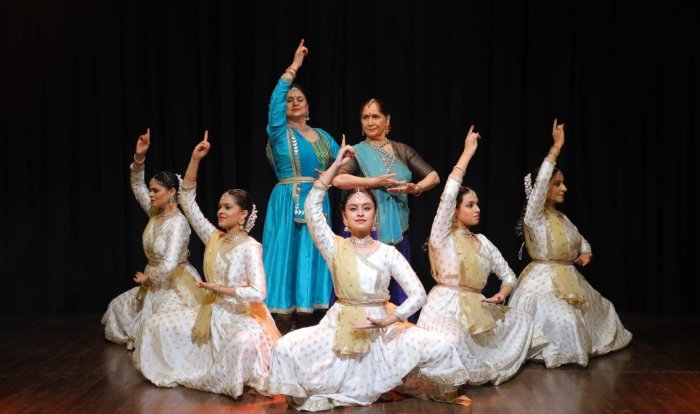 Uma Dogra, Tina Tambe & disciples