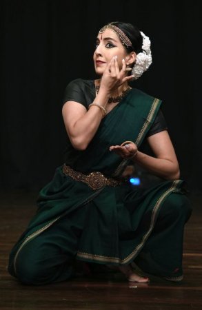 Kalatra - Aneesha Grover