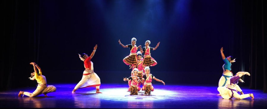 Odissi dancers and Gotipua dancers