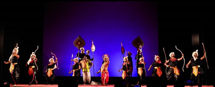 King Dasharatha with the hunters