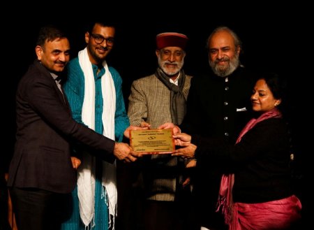 Rahul Varshney receiving the award