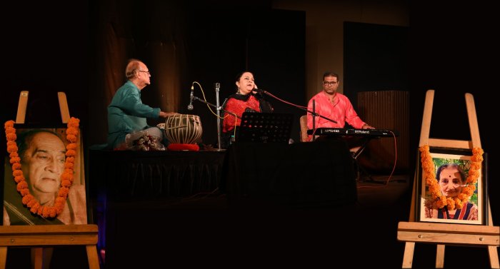 Vocal rendition by Vaishali Trivedi