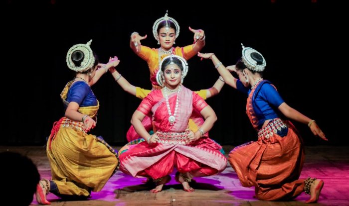 Monaswini Mohanty & group
