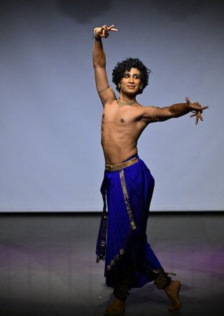 ĀRŪRE - Jagadishwar Sukumar