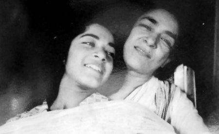 Kiran Segal with her mother Zohra (1960)