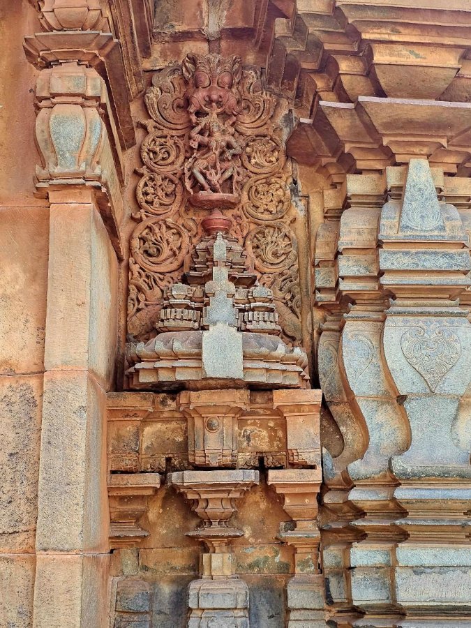 Ancient Chalukya Shri Siddeshwara Swamy Temple, Haveri, Karnataka ; Photo: Indira Kadambi